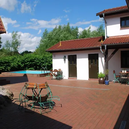 In Dargun Mit Schwimmbad, Cleaning Included Apartamento