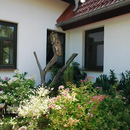 In Dargun Mit Schwimmbad, Cleaning Included Apartamento *
