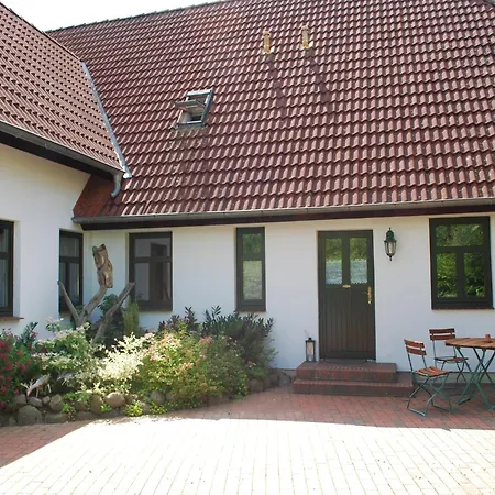 Apartamento In Dargun Mit Schwimmbad, Cleaning Included
